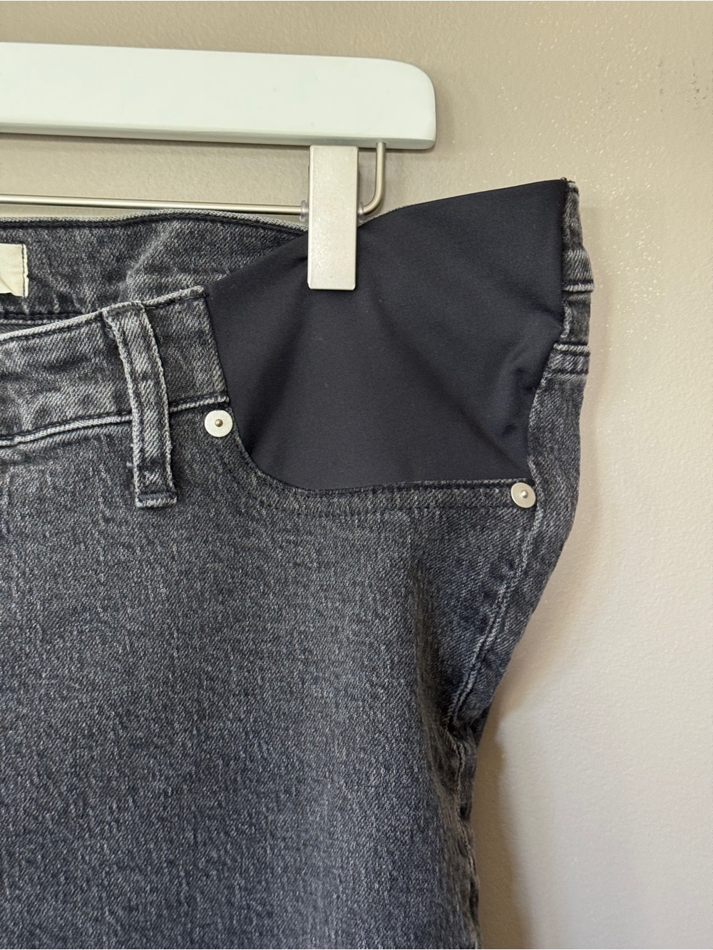 Madewell - The Maternity Perfect Vintage Jean in Black Lunar Wash 32 - Picture 4 of 7